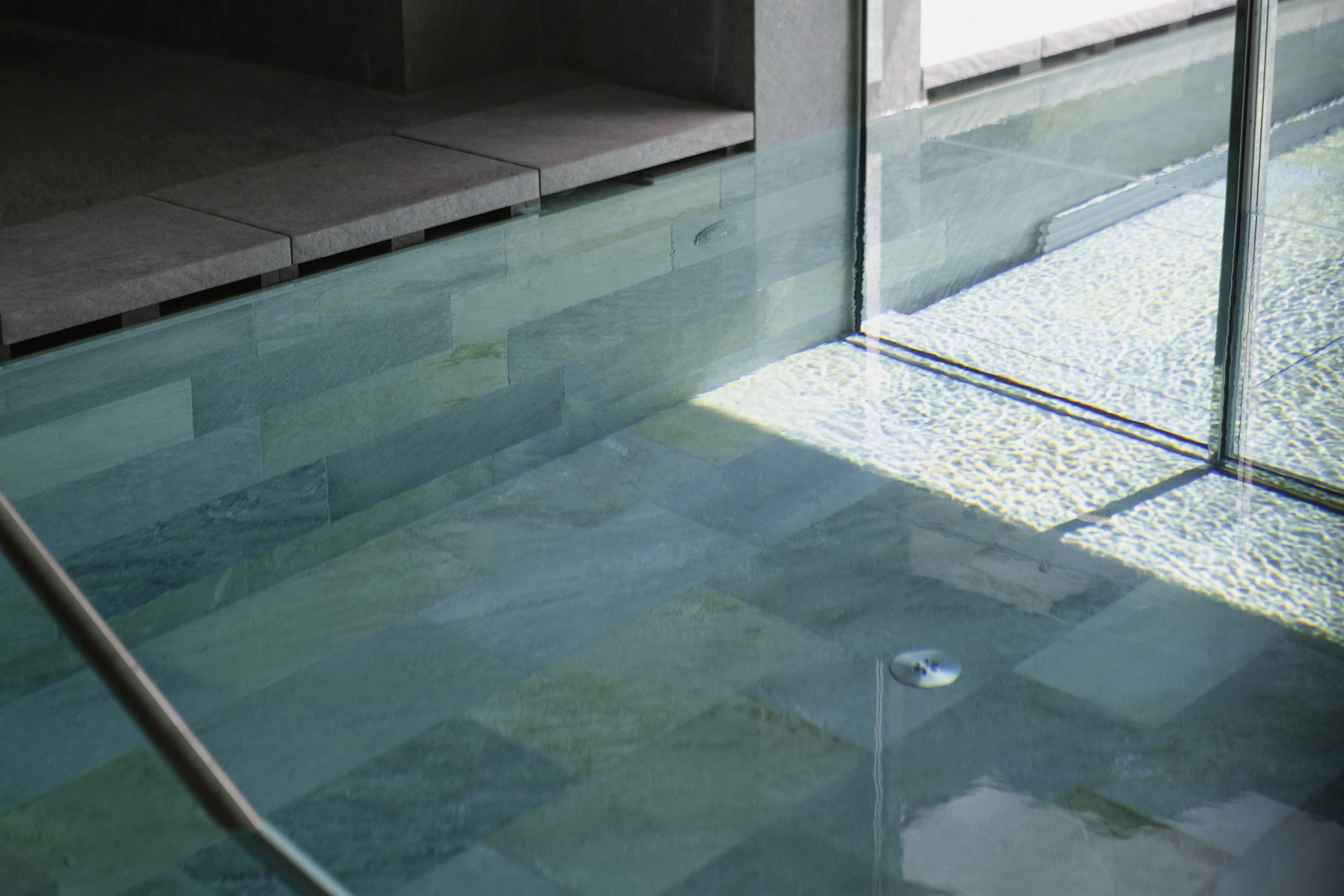 Inneneinstieg in den Pool in der ELVA Pool Area