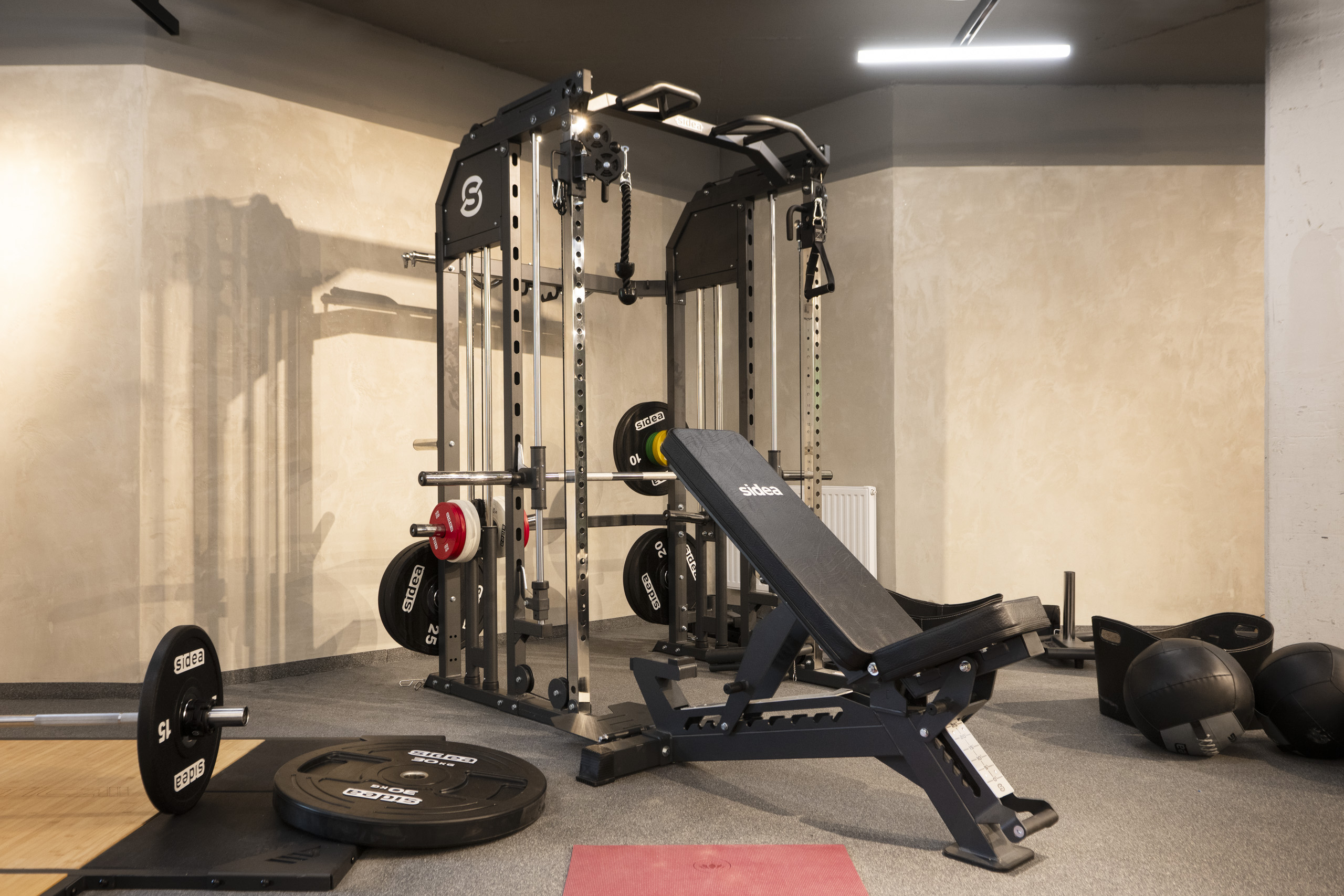 Mulitfunktionsrack im Fitnessraum im ELVA