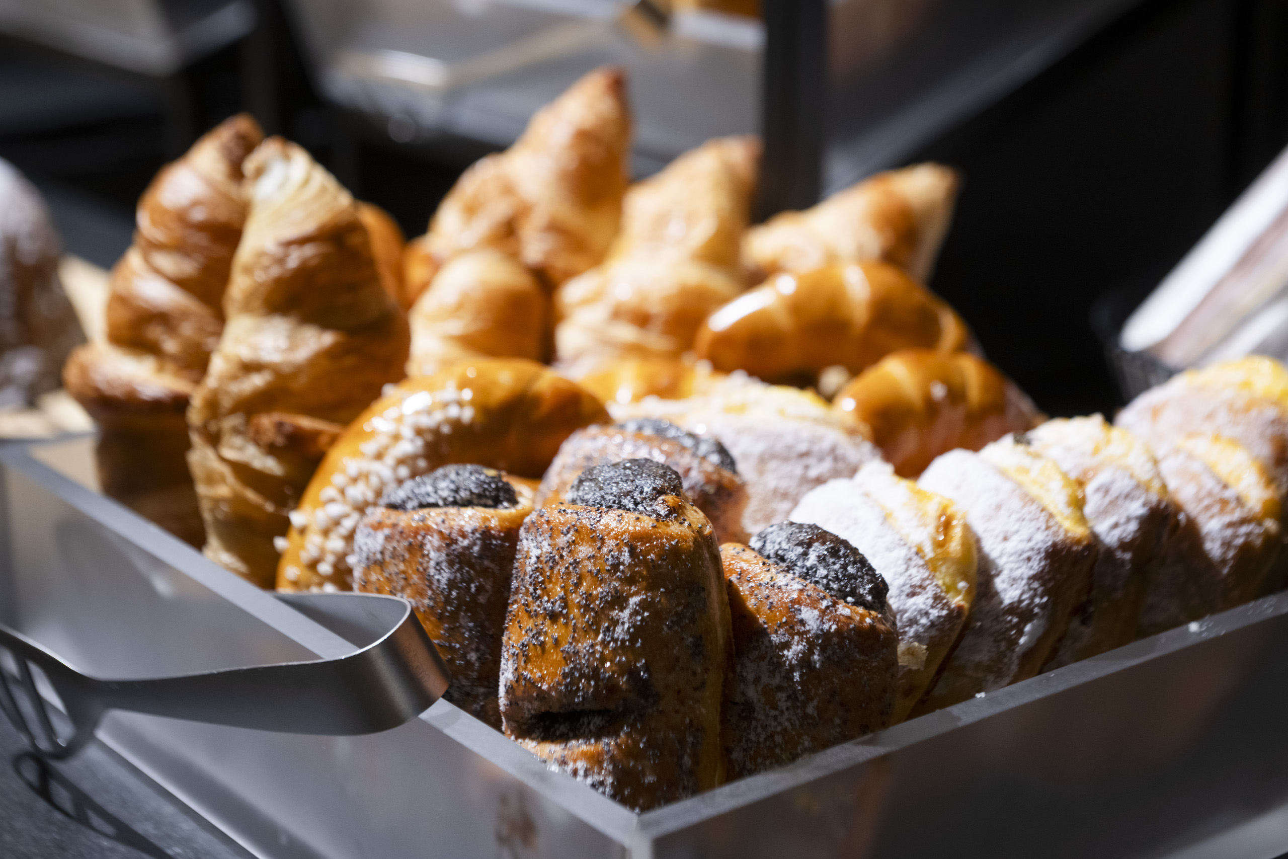 Frisches Gebäck vom Frühstücksbuffet im Restaurant im ELVA
